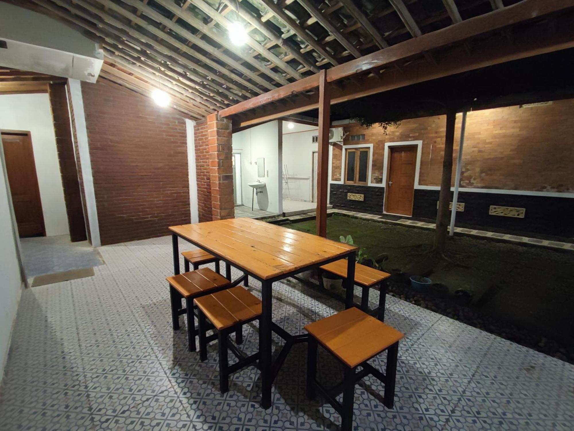 Genthong Homestay 马格朗 外观 照片